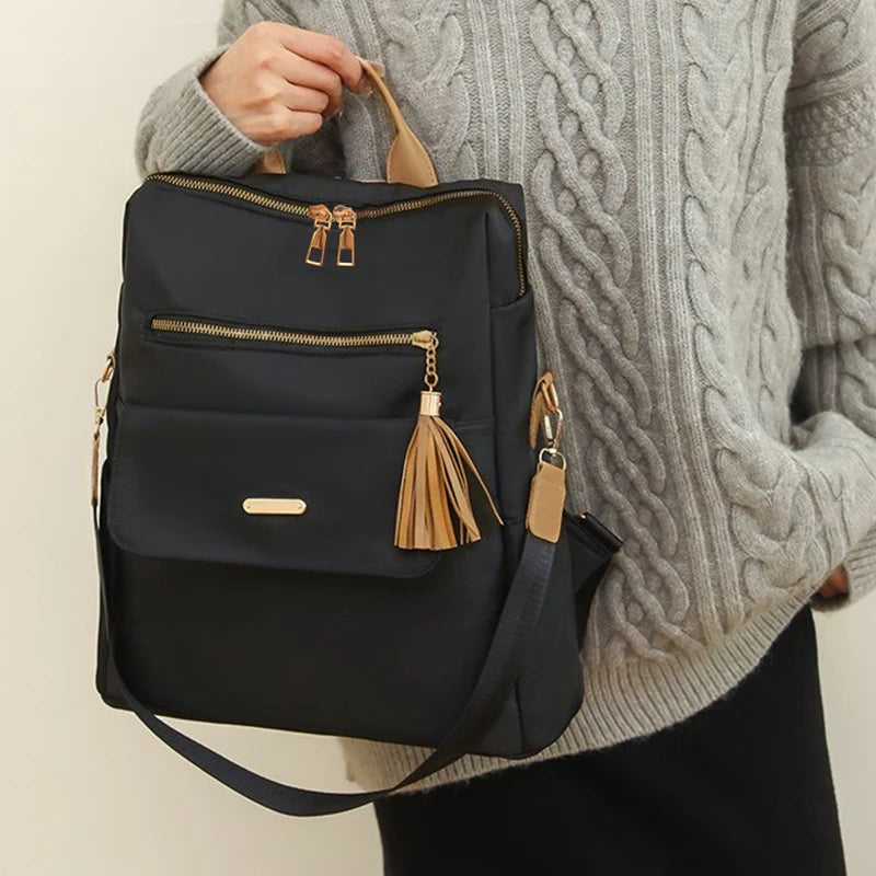 Sac à dos femme en nylon avec pompon amovible