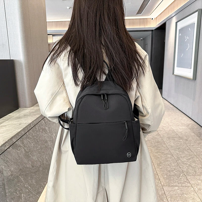 Petit sac à dos femme en nylon à poche avant zippée