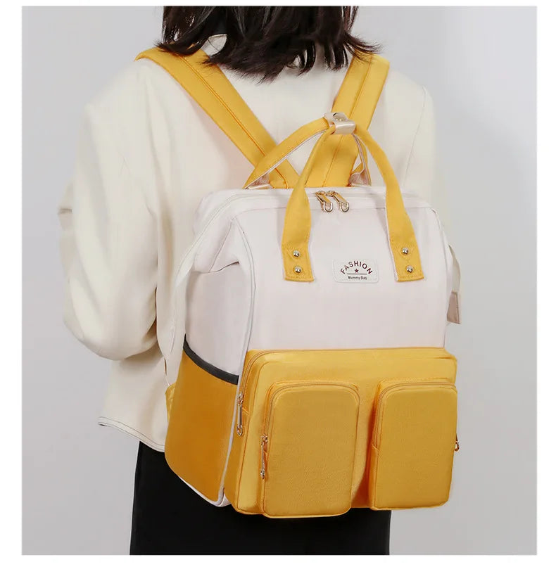 Sac à dos à langer avec anses de portage à la main