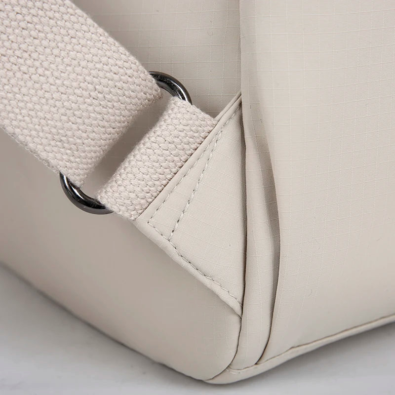 Petit sac à dos femme en nylon à poche avant zippée